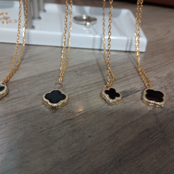 Jewelry - Elegant Gold and Black Pendant Necklace
